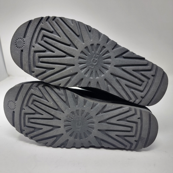 UGG Australia Women's Classic Short II Boot Style 1016223 - Picture 5 of 11